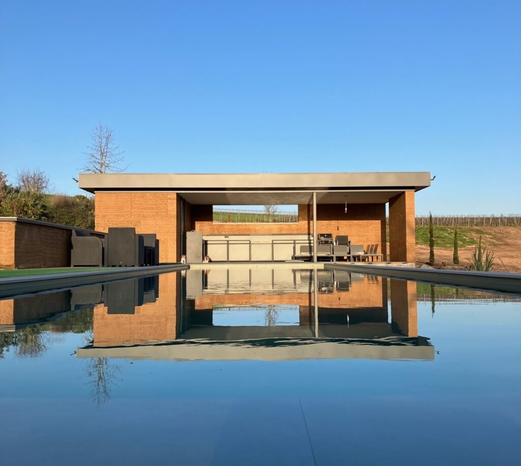 Pool House Girin